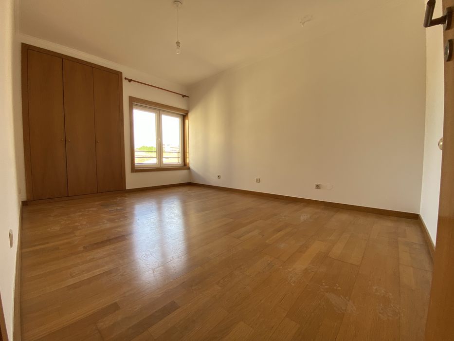 Apartamento T3 com Garagem e Arrumos