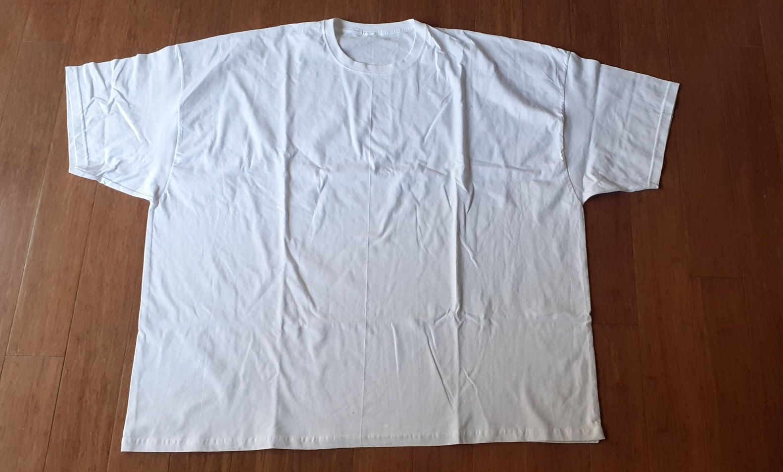T- shirt  bardzo duży, nowy, bialy, obwód 156 cm