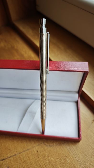 Esferográfica em prata