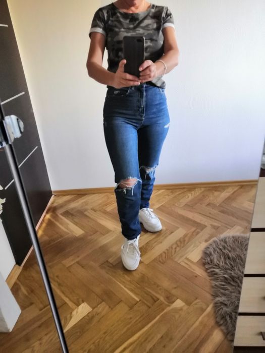 Spodnie jeansowe z dziurami stradivarius