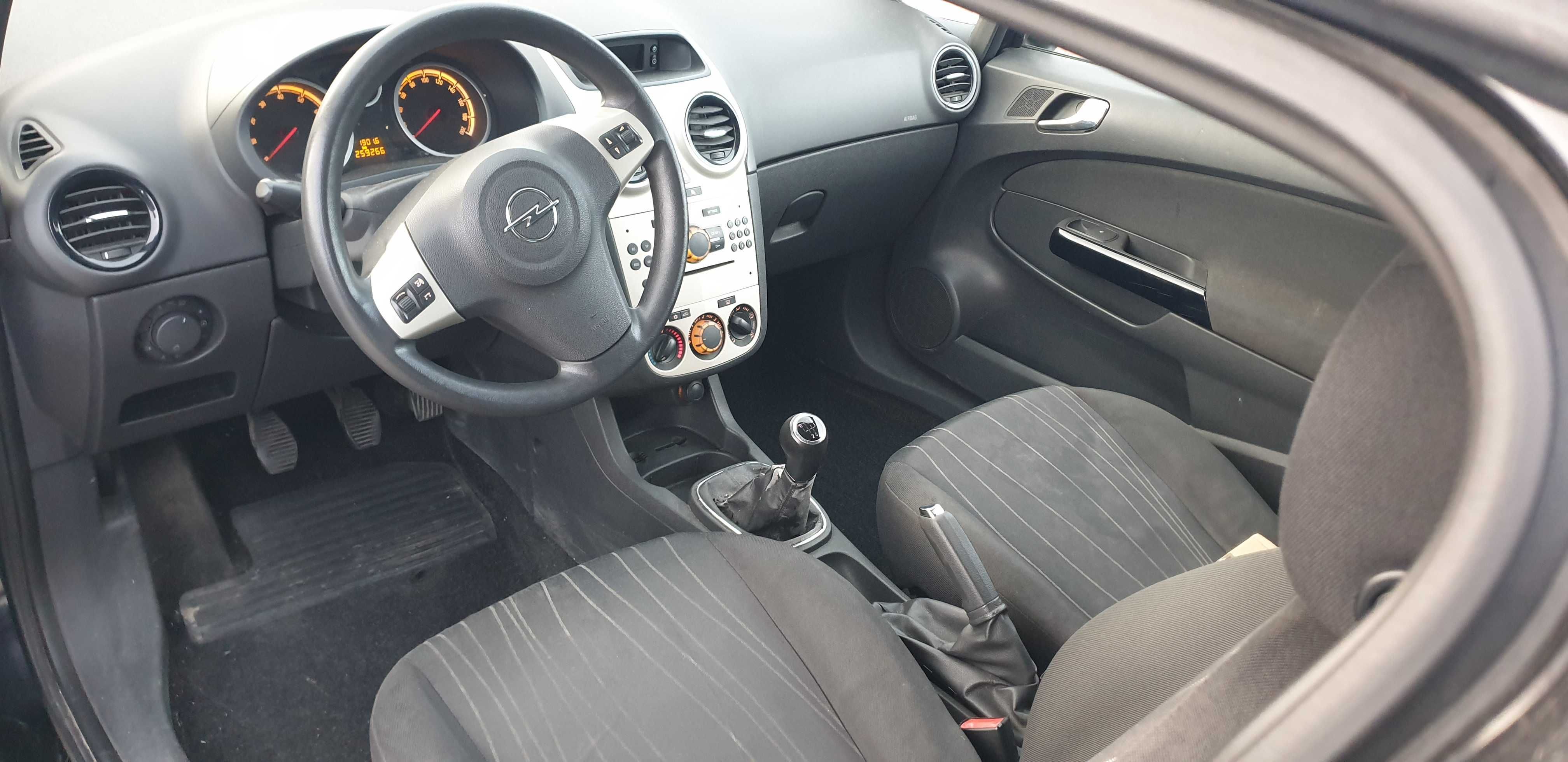 Opel Corsa D 1.2  Auto idealne na dojazd do pracy