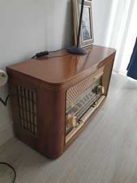 Rádio antigo restaurado
