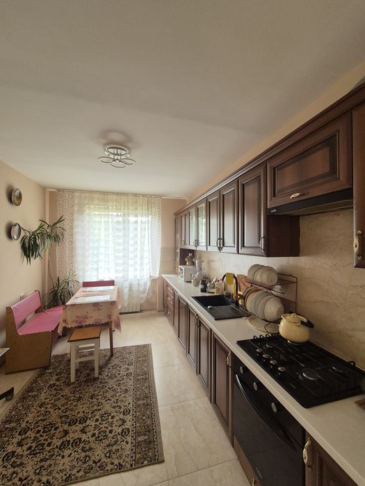 Здається в оренду кімната  у 3х кім-ній  квартирі