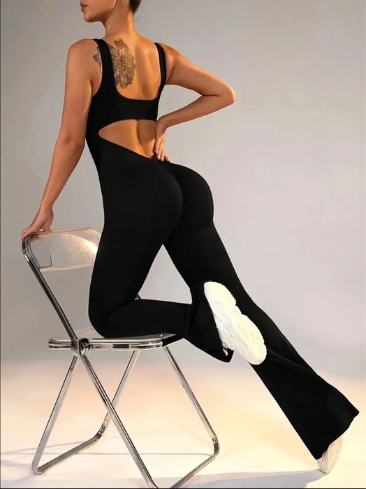 Жіночий комбінезон