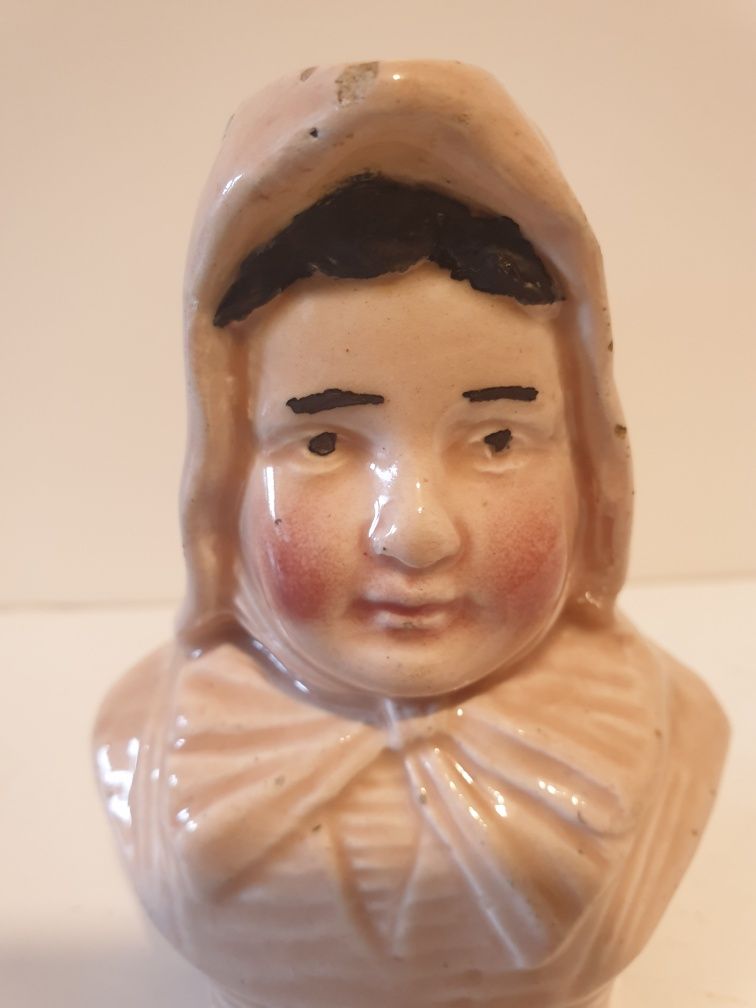 Linda antiga leiteira/caneca figurativa em cerâmica