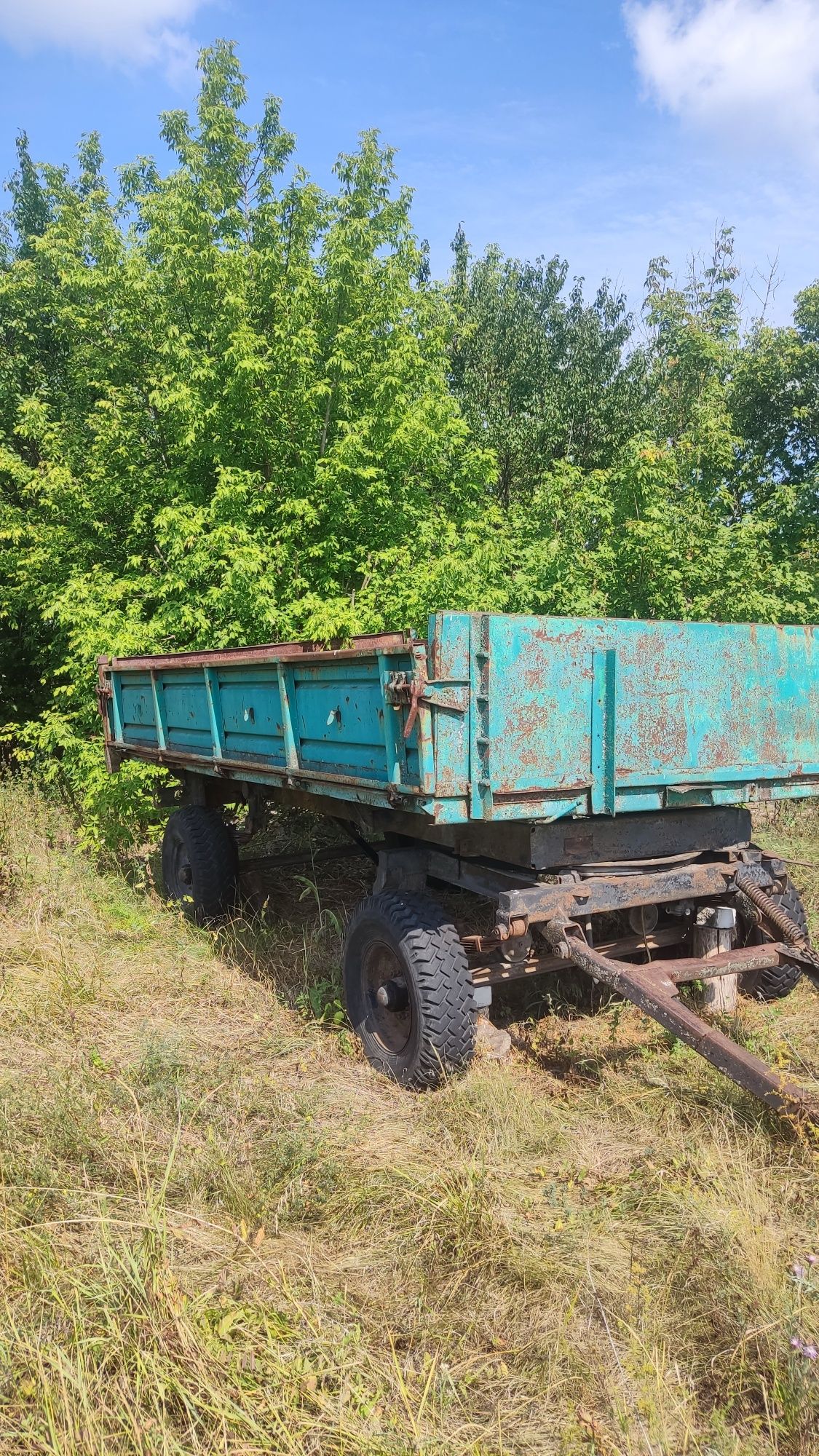 Два тракторних причепа по ціні одного