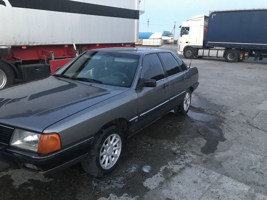 Ауді 100  с3 2.2 бензин