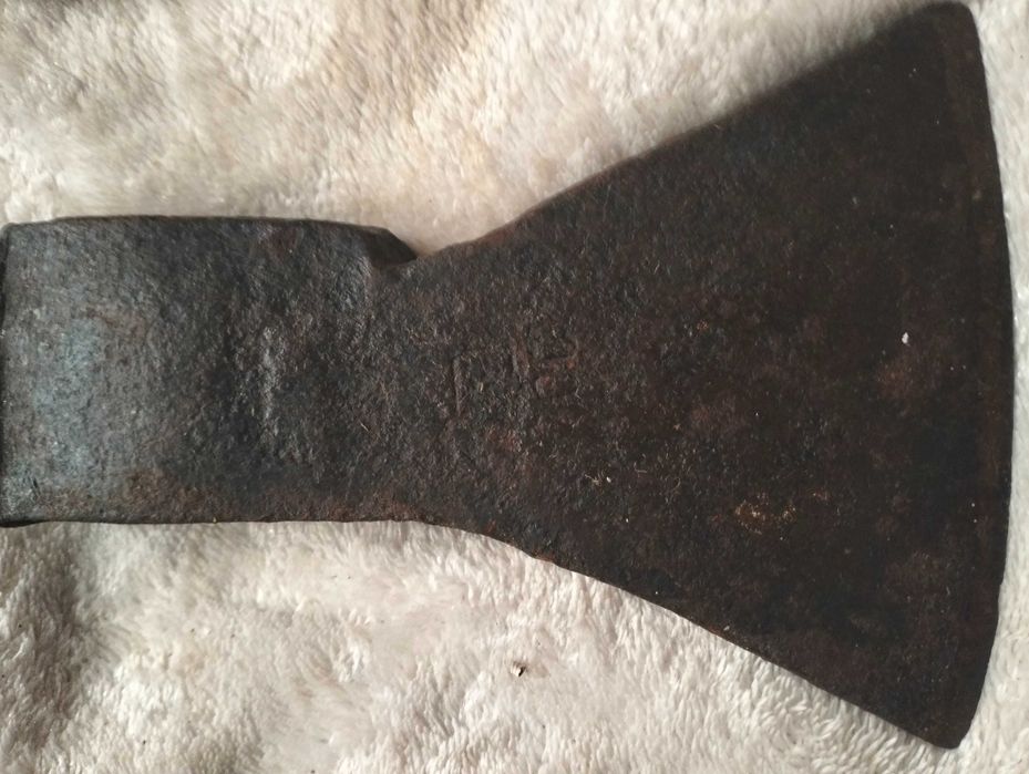 Siekiera z kutego żelaza 700g sygnowana