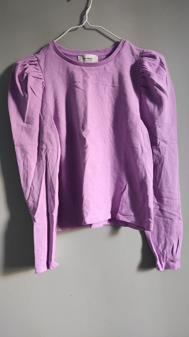 Fioletowy sweter z bufiastymi rękawami PULL&BEAR S