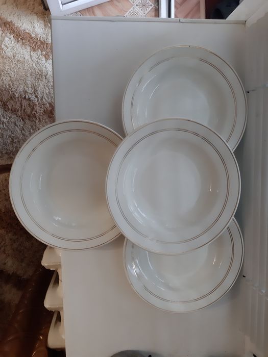 Продам Красивые Тарелки  большие производство СССР., в наличии 4шт.