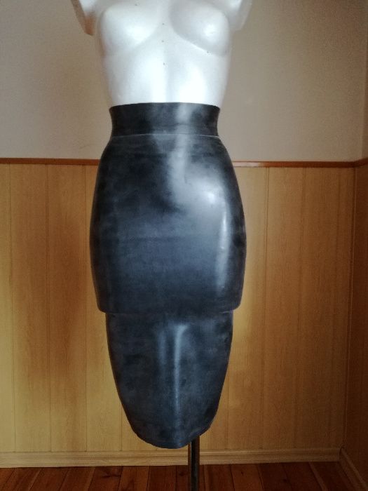 Latex 100% spódnica ołówkowa roz.32 ( XXS ) Kolor Czarny