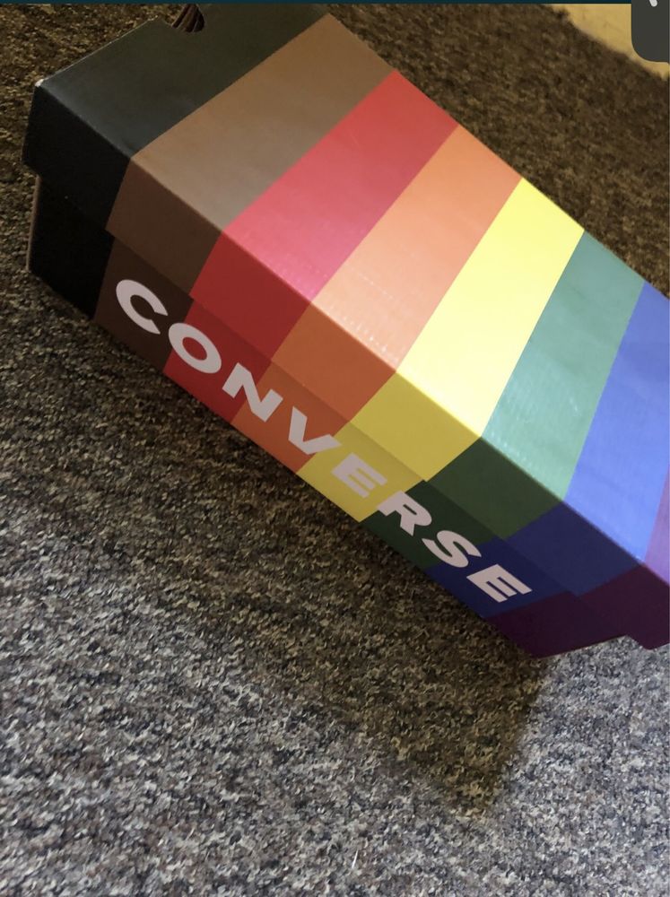 Pudelko converse pride