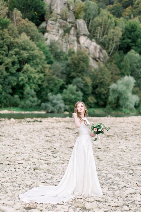 Продаю весільну сукню