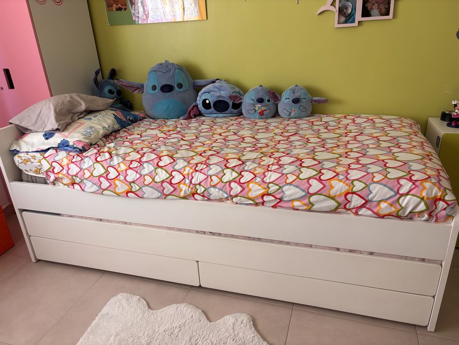 Cama criança Ikea com colchoes e edredons e capas