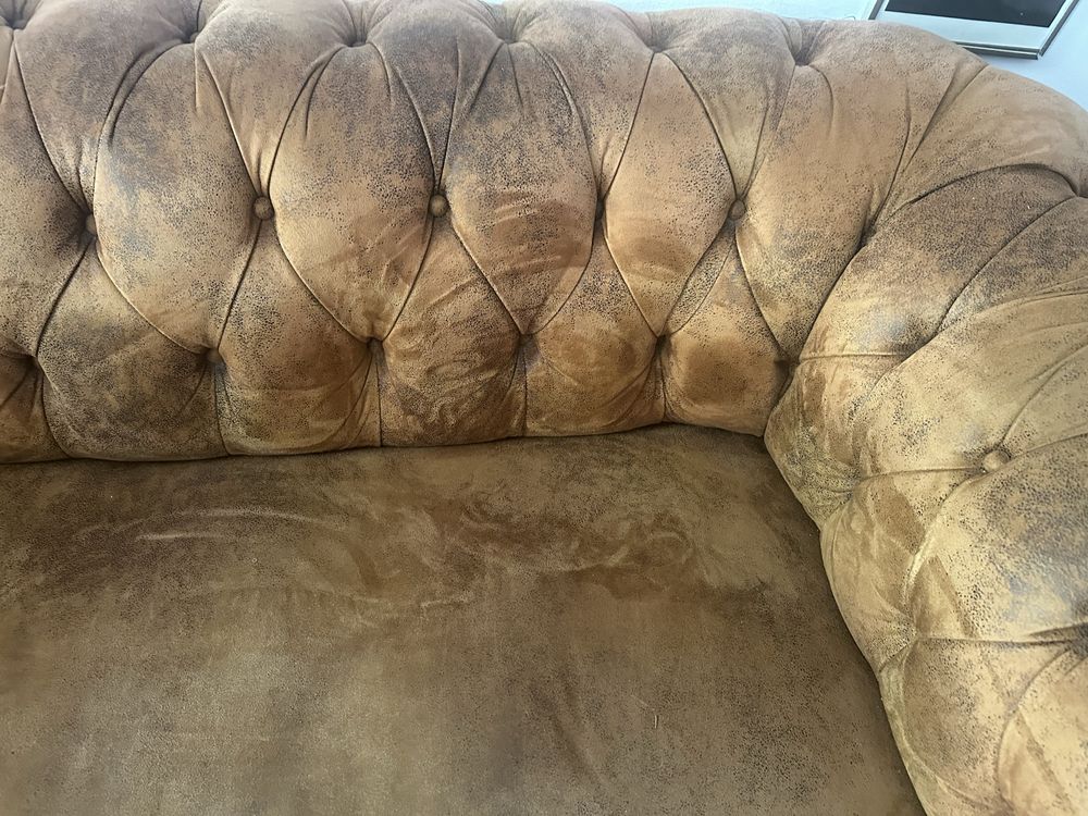 Sofá Chesterfield de 2 lugares