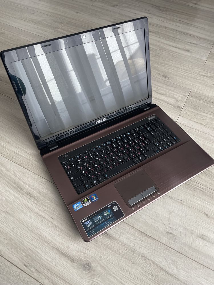 Ноутбук Asus 17.3