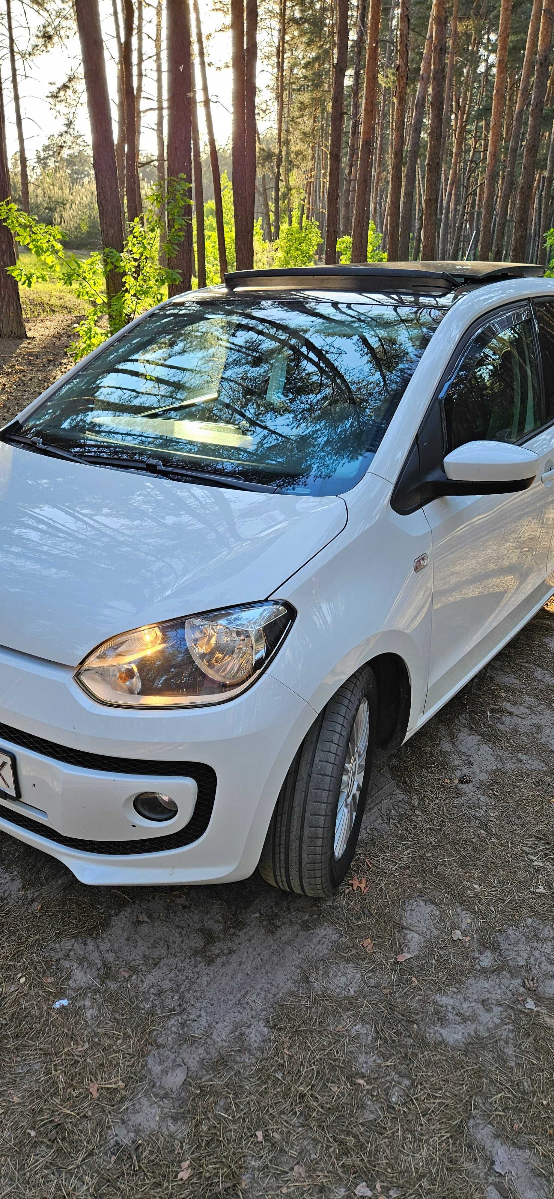 Volkswagen  eco up по розмірам як polo. Заводской газ / бензин