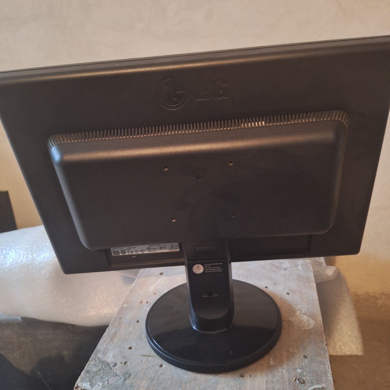Монітор lg flatron w1942s