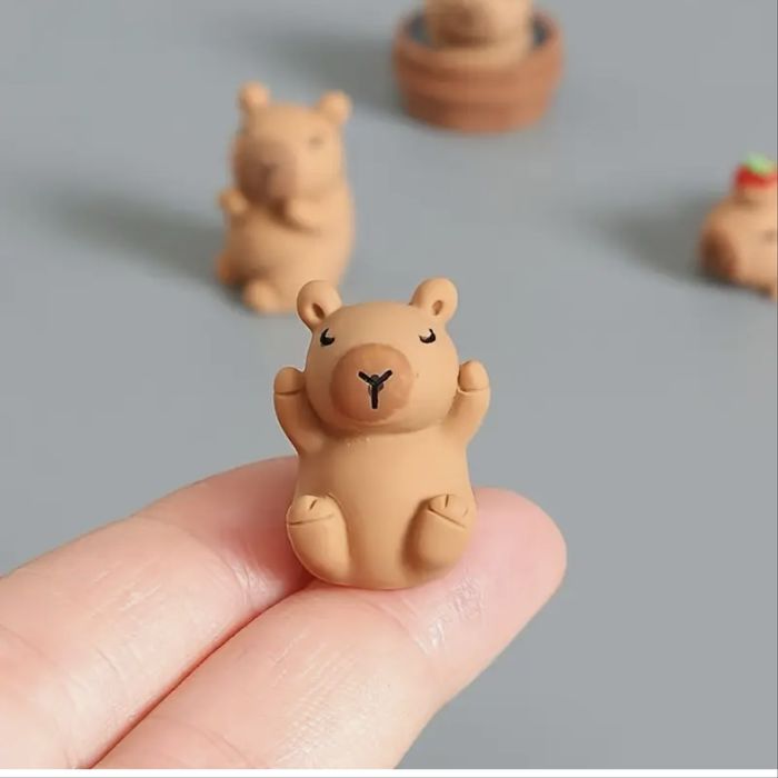 Капібара в асортименті: підвіси на телефон, фігурки адвент календаря