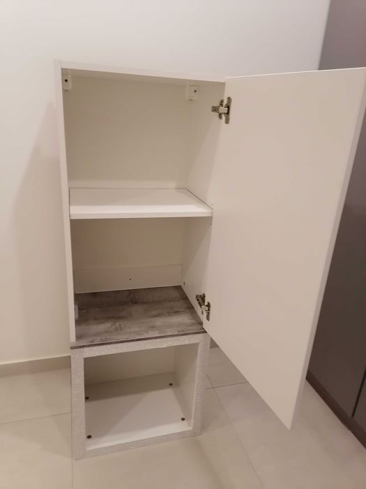 Szafkę  wisząca sprzedam