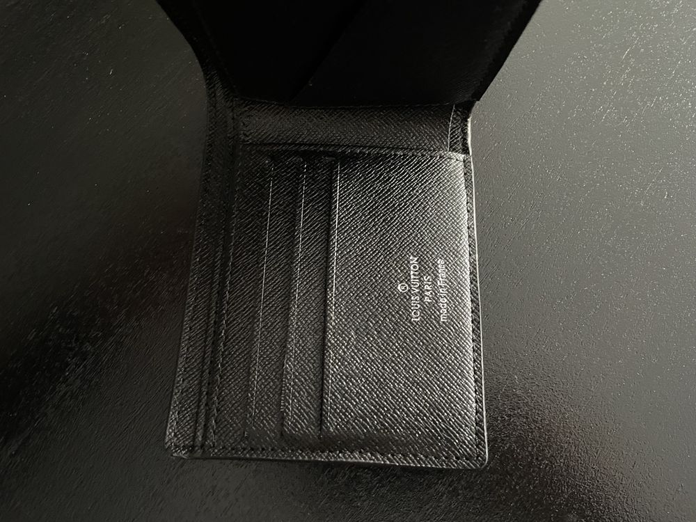 Czarny portfel Louis Vuitton LV