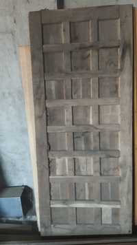 Stare drzwi z litego drewna