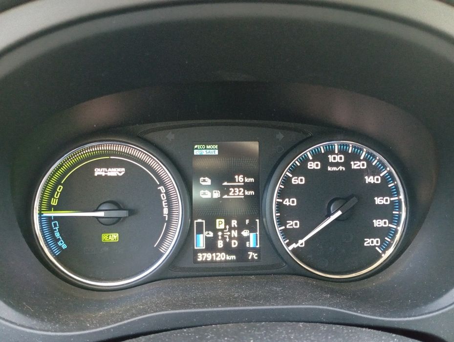 Mitsubishi outlander bezwypadkowa hybryda plug in 2,4+lpg hak