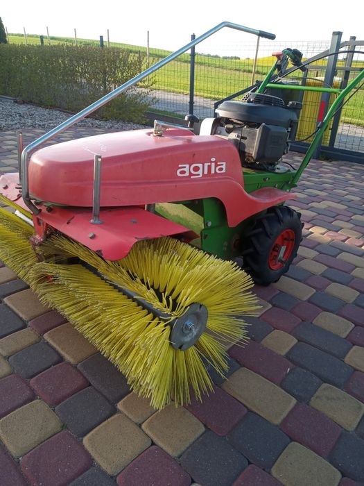 Zamiatarka odsniezarka Agria 7100