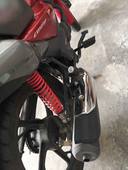 Honda Cb125f impecável