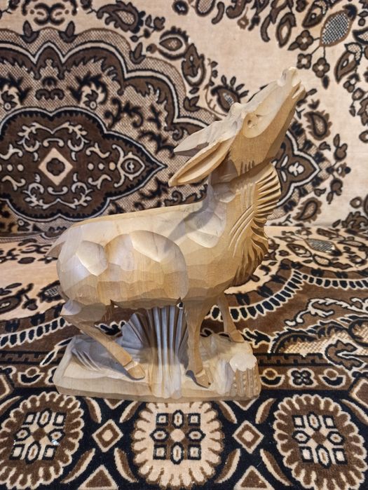 Олень дерев'янний