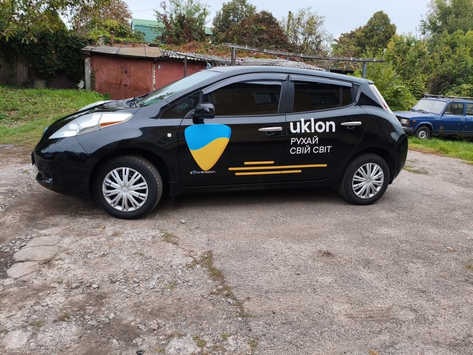 Аренда авто Нисан лиф 2013 р Брендирование