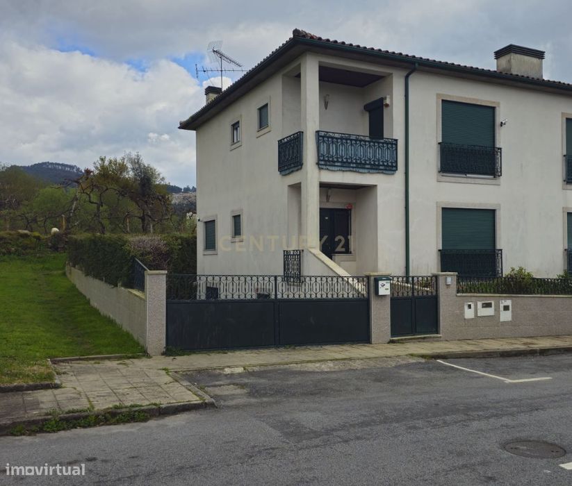 Moradia Geminada V3- Vila Boa do Bispo