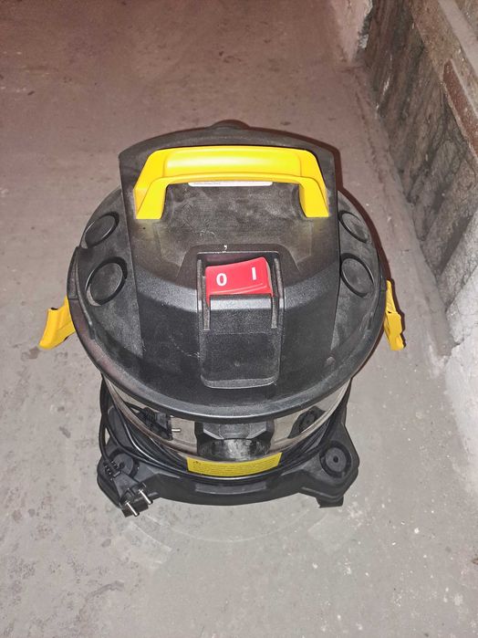 Odkurzacz (nadaje się do użytku domowego i warsztatowego.)