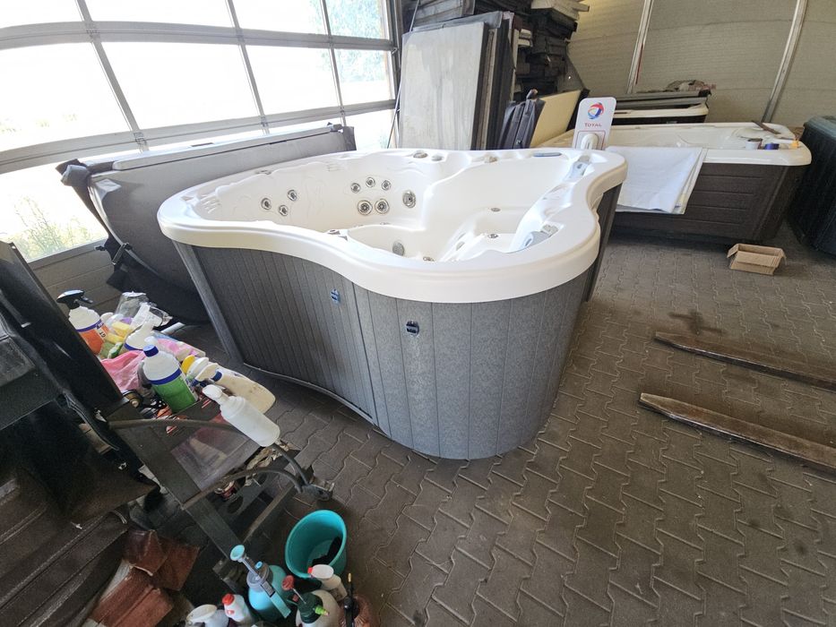 Dimension One Amore Bay Spa jacuzzi dzakuzi caloroczna ogrod taras.