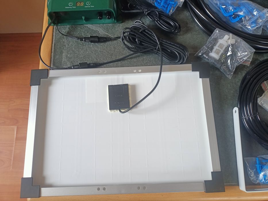 Solarny zestaw nawadniania podlewania kropelkowe go IC006 do 50 roslin