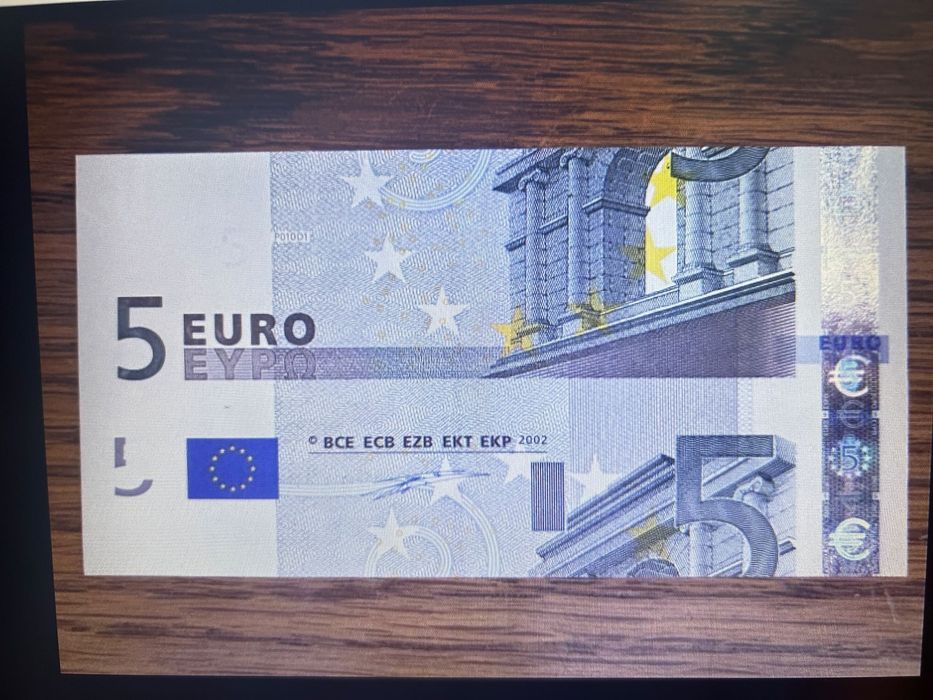 Nota de 5€ com erro de corte.