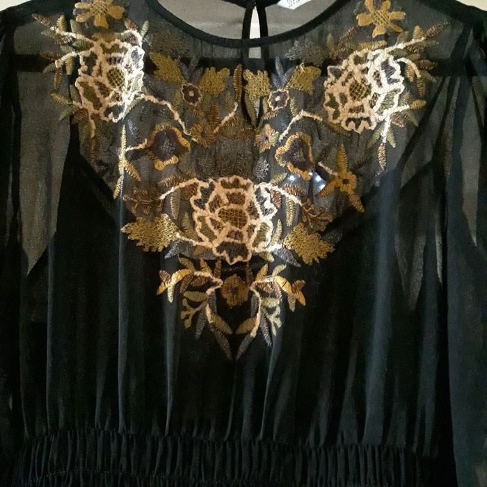 Piękna czarna sukienka