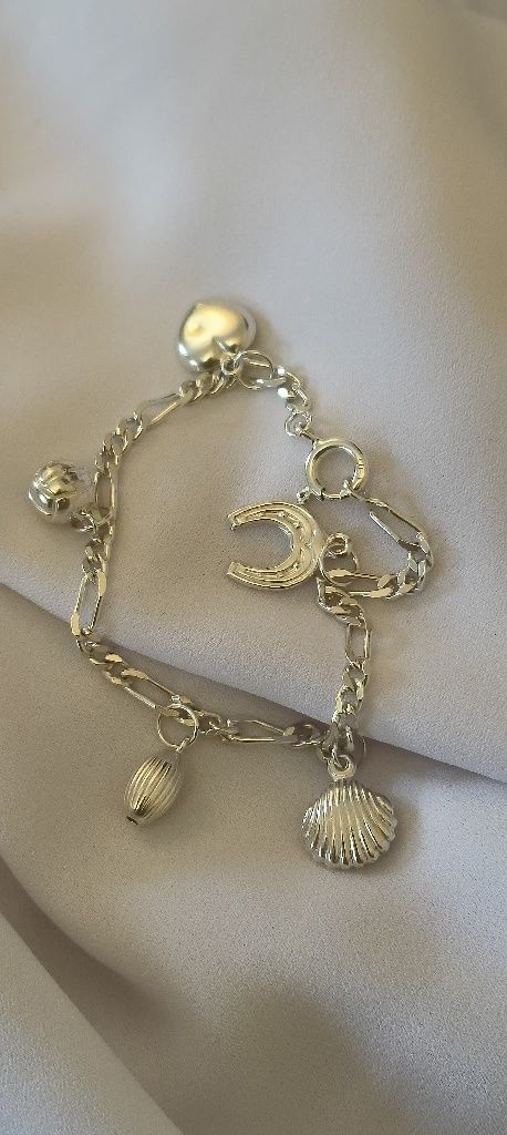 Pulseira com pingentes em prata