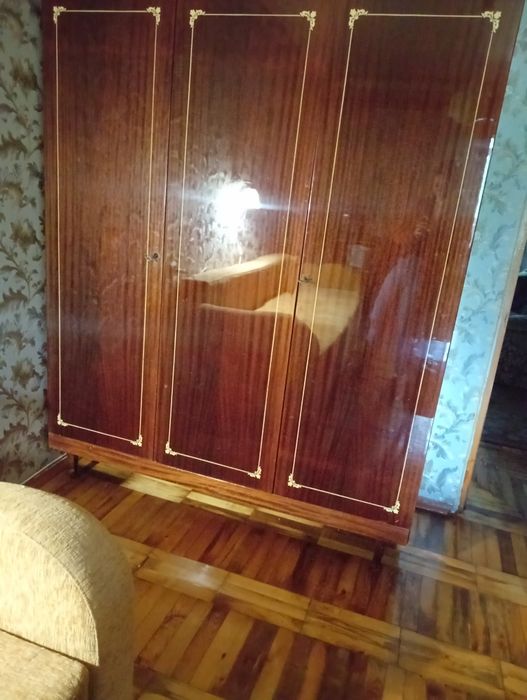 Шифоньер из натурального дерева