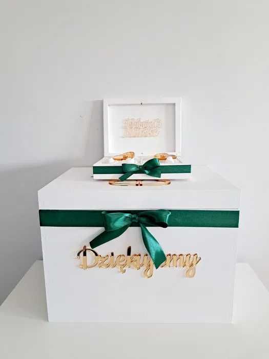 Białe pudełko na koperty obrączki lustrzane złote napisy kokardy wesel