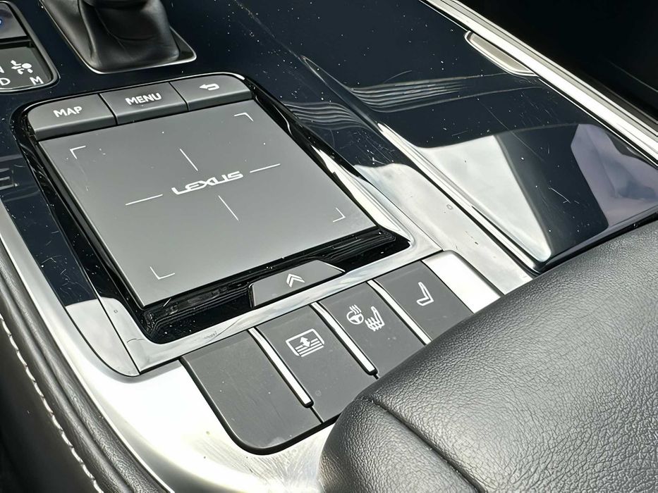 Lexus LS 500      2021