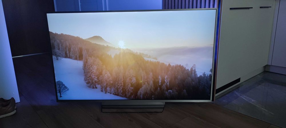 55-calowy telewizor 4K Philips 55PUS8303 z technologią Ambilight