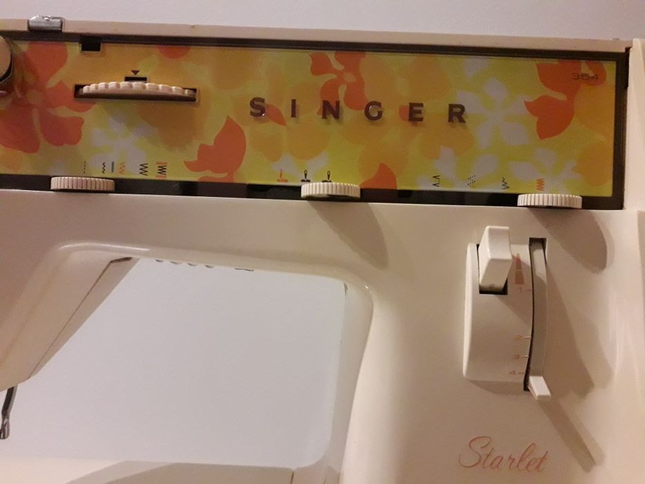 Máquina de costura Singer com avaria