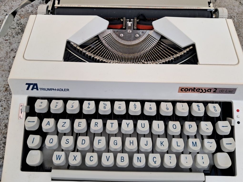Máquina de escrever Contessa 2 Deluxe