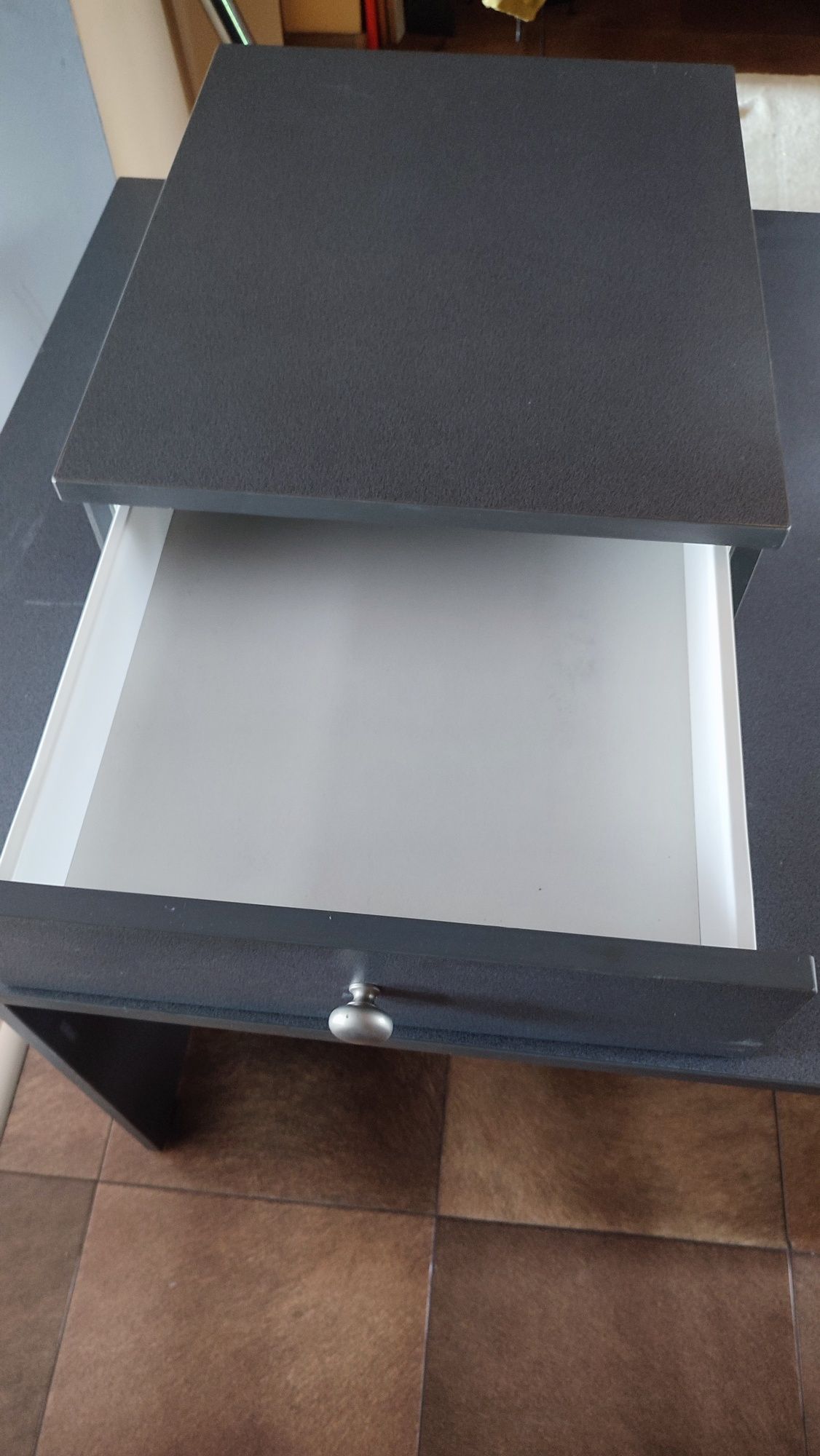 Sprzedam biurko 80x125 grafit z półką