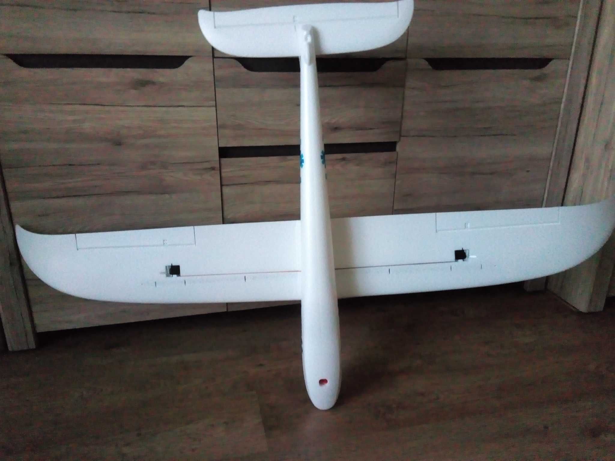 Samolot RC Sky Surfer X8 150cm 4K PNP