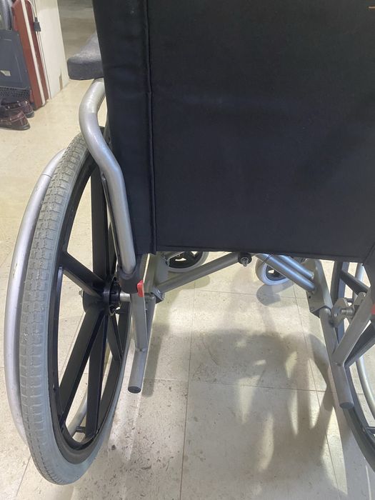 Cadeira de rodas como nova