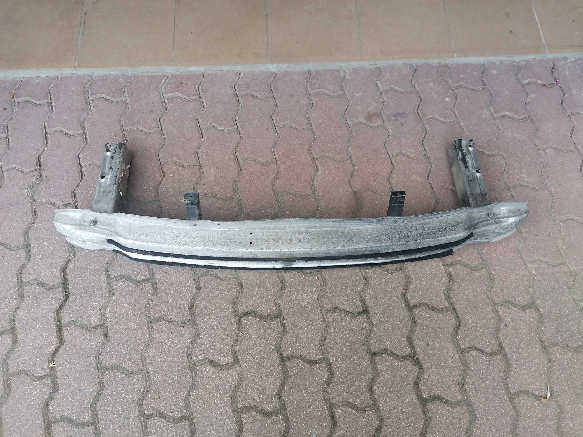 Belka tylna AUDI AVANT A4