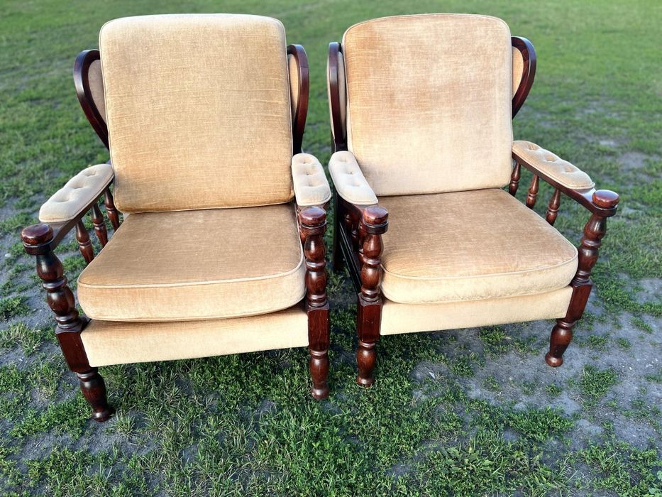 Zestaw mebli fotele ława i sofa