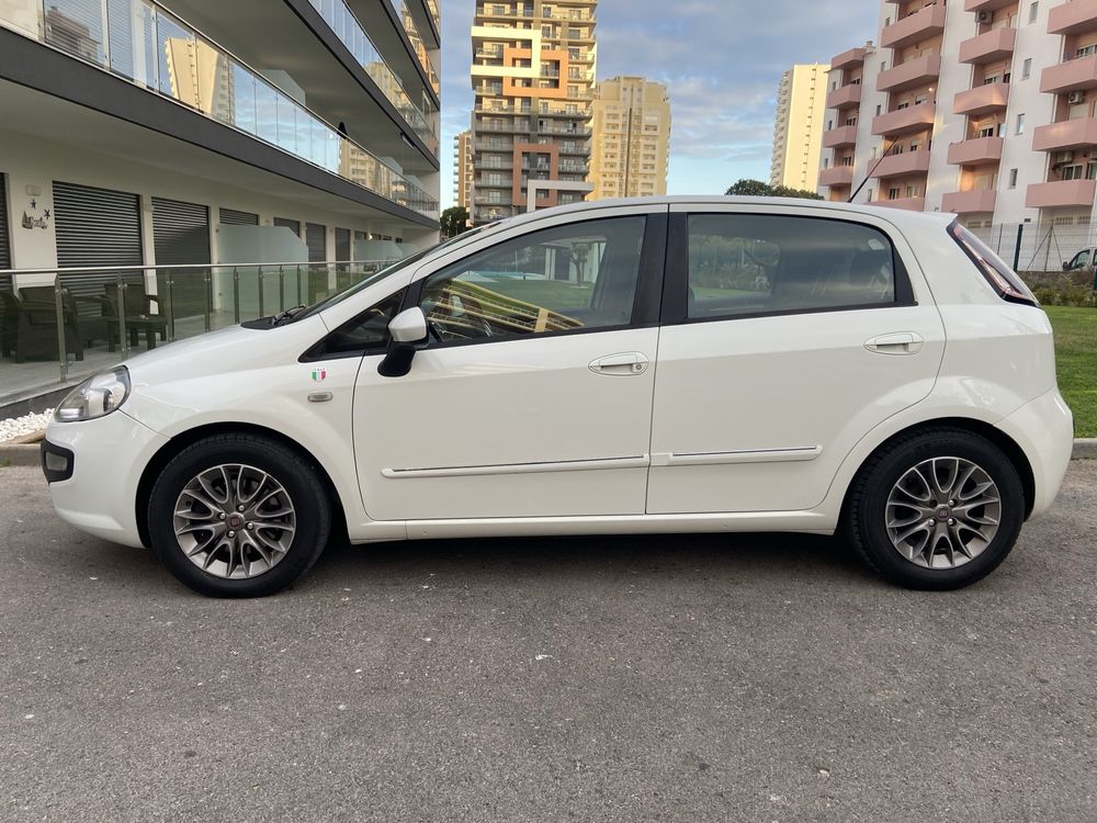 Punto Evo • 1.3 JTD • 155 mil km • Multimidia • Distribuição NOVA